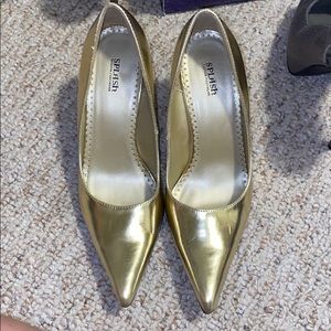 Gold short pumps!